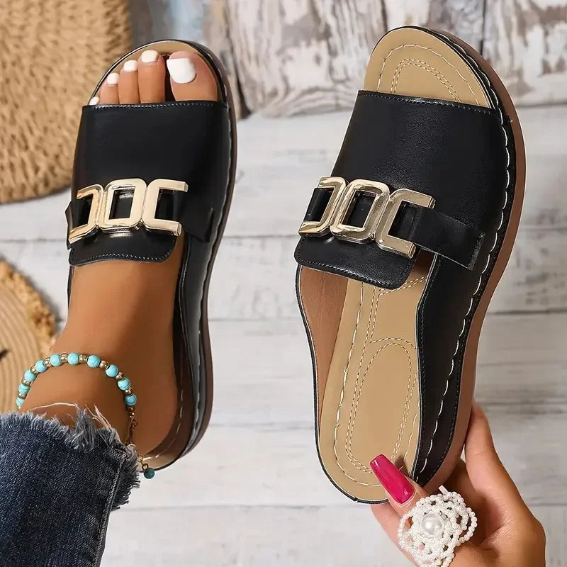 Scarpe estive con fibia